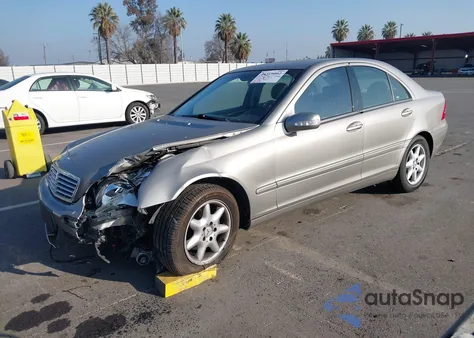 2003 Mercedes-Benz C 240 из США, поврежденный, VIN WDBRF61J73F436148